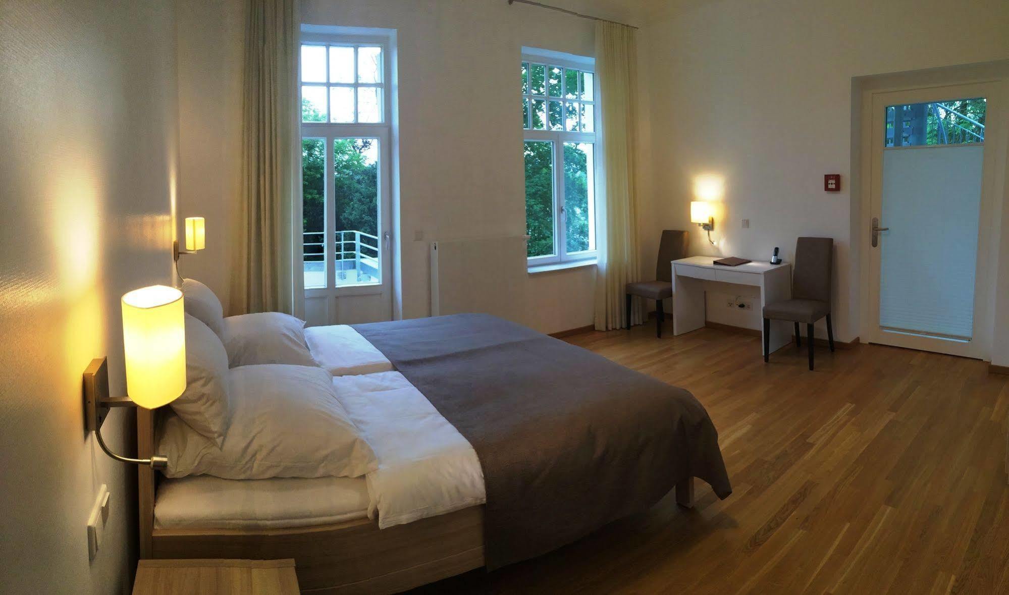 Appartements Am Kurpark Bad Pyrmont Exterior photo