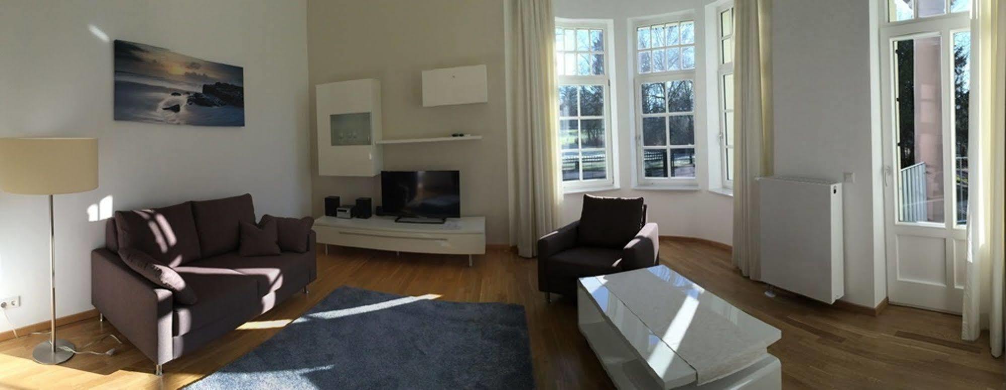 Appartements Am Kurpark Bad Pyrmont Exterior photo