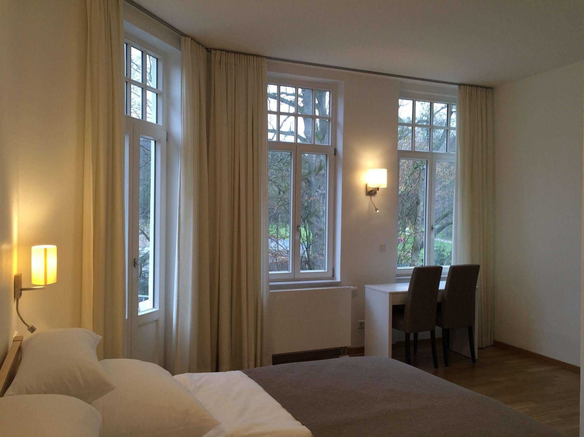 Appartements Am Kurpark Bad Pyrmont Exterior photo
